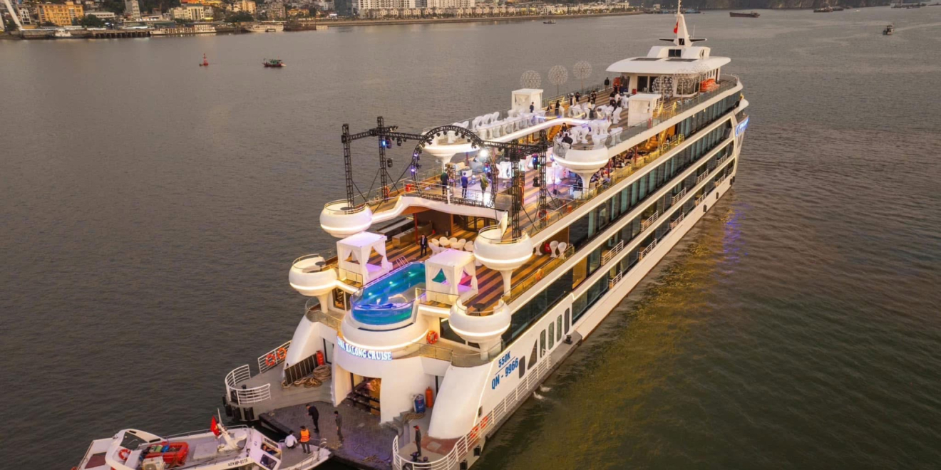 LUNA -  Dinner Cruise Ha Long Bay LUNA -  Dinner Cruise Ha Long Bay