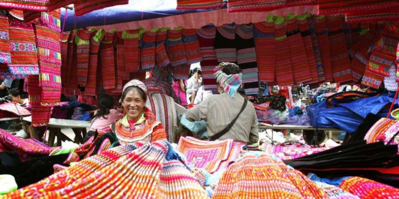 Sapa & Ethnic Colorful Market 3D4N Sapa & Ethnic Colorful Market 3D4N