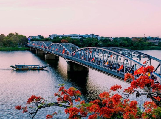 Hue City Tour only 1DAY-Cycling, tombs, local village, boat tour to Thien Mu pagoda Hue City Tour only 1DAY-Cycling, tombs, local village, boat tour to Thien Mu pagoda