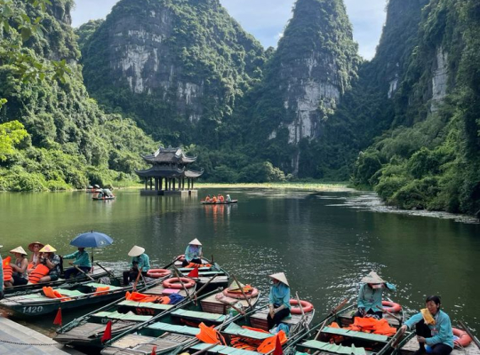 Hoa Lu - Trang An - Mua Cave 1DAY TOUR Hoa Lu - Trang An - Mua Cave 1DAY TOUR