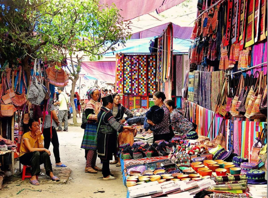 Sapa & Ethnic Colorful Market 3D4N Sapa & Ethnic Colorful Market 3D4N
