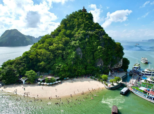 10-Days Northern Vietnam - Hanoi - Mai Chau - Pu Luong - Ninh Binh - Halong Bay 10-Days Northern Vietnam - Hanoi - Mai Chau - Pu Luong - Ninh Binh - Halong Bay