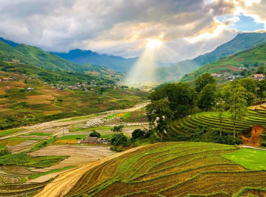 Sapa Trekking  3D4N-Lao cai - Sapa - Laochai - Tavan  (Muong Hoa Valley )  Sapa Trekking  3D4N-Lao cai - Sapa - Laochai - Tavan  (Muong Hoa Valley )